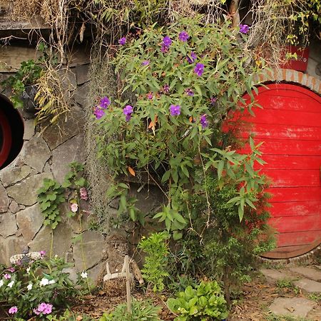 The Hobbit La Comarca Hotel Nueva San Salvador Luaran gambar