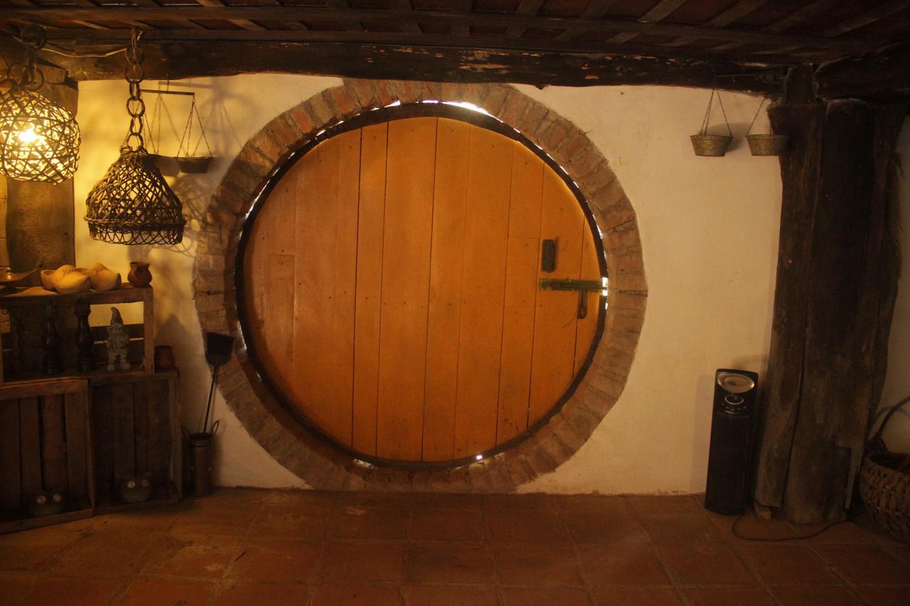 The Hobbit La Comarca Hotel Nueva San Salvador Luaran gambar