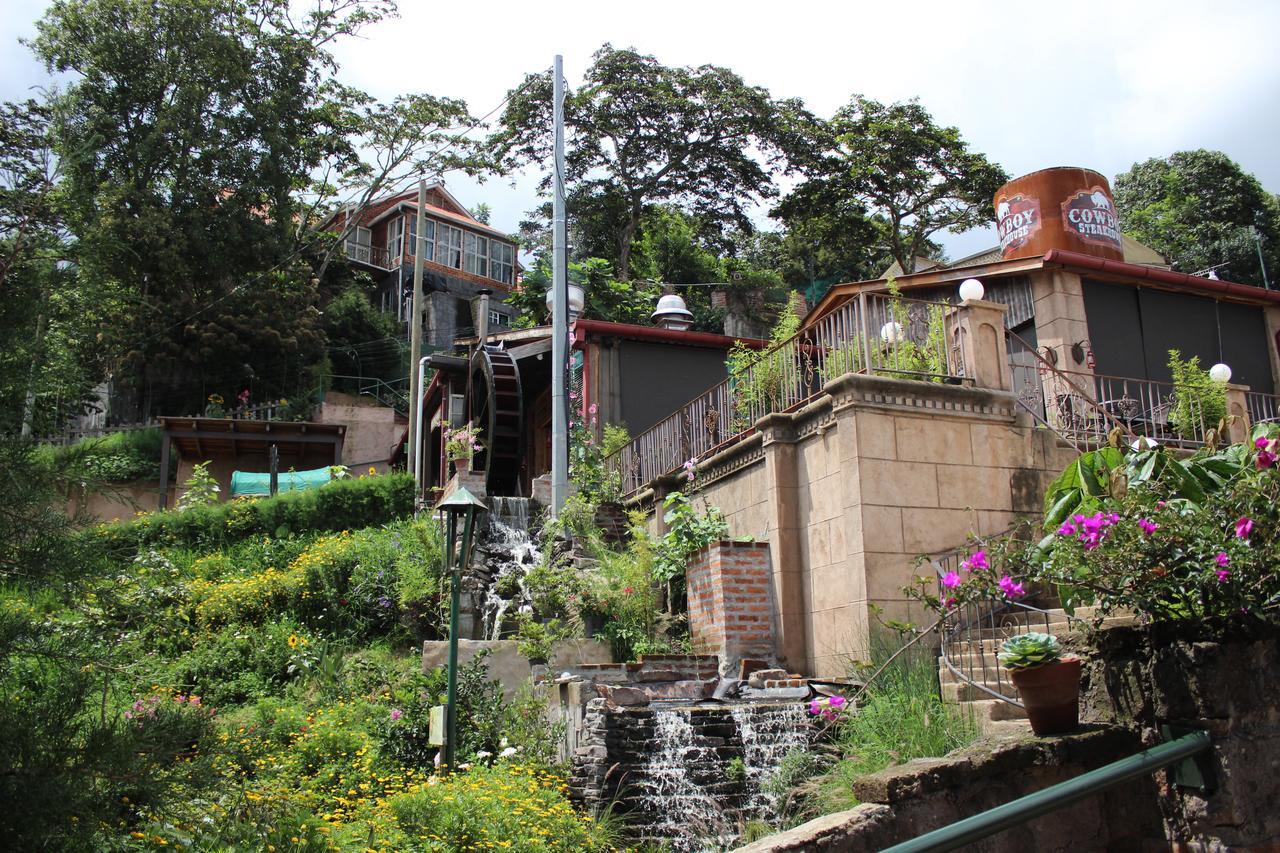The Hobbit La Comarca Hotel Nueva San Salvador Luaran gambar